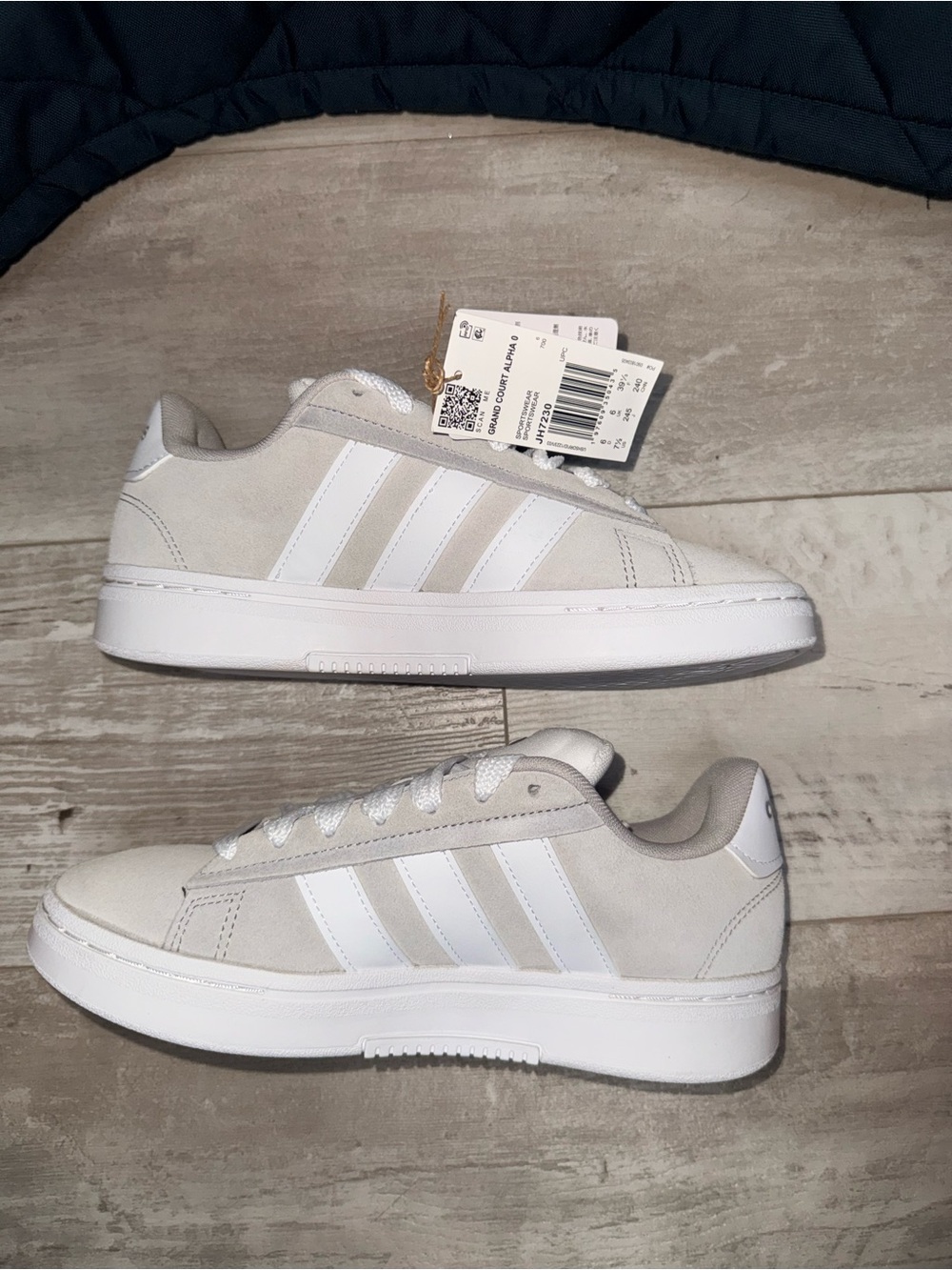 Adidas Grand Court Alpha 00s Women’s 7.5 White/Gray Suede Sneakers NWT - Picture 3 of 7